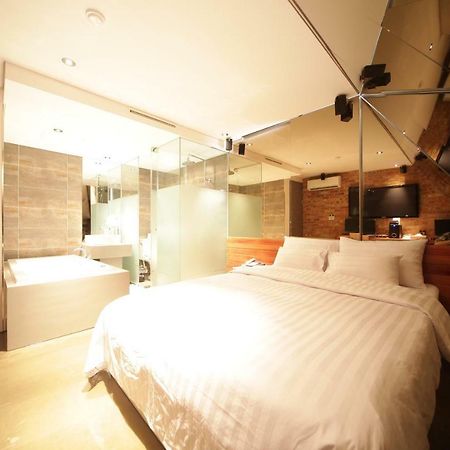 Hotel Pop Jongno Seoul Bagian luar foto
